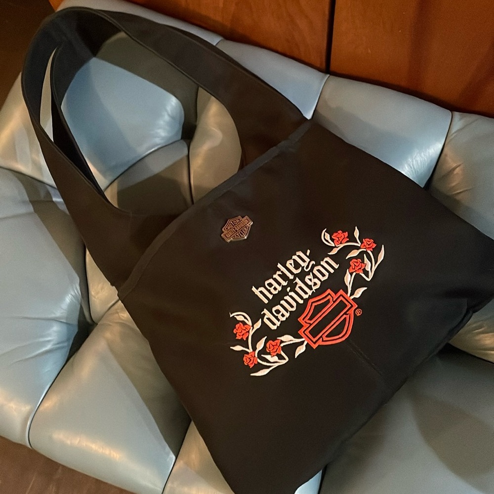 Harley Davidson, black neoprene bag.
